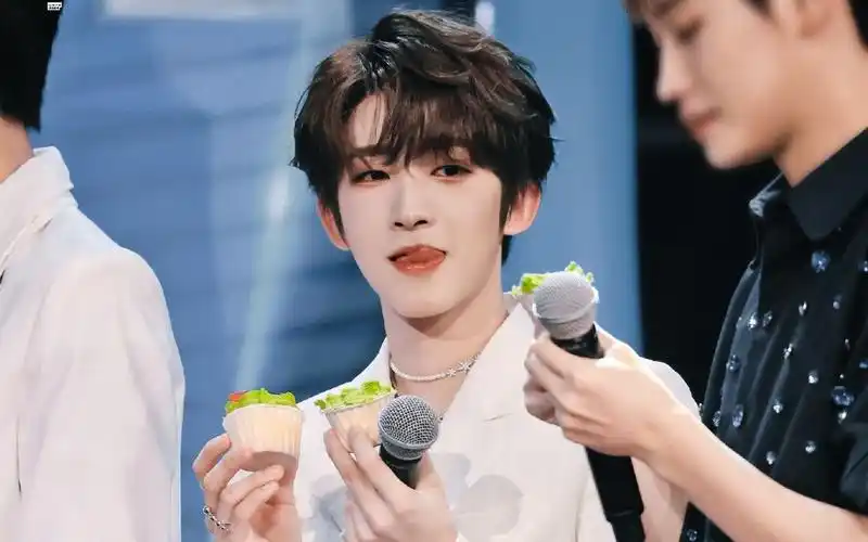 【into1-刘宇】你没见过的小猪99公主刘宇吃蛋糕