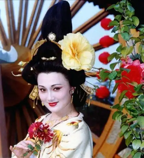 四大美女图片真人照片(四大美女最成功的扮演者:蒋勤勤,陈红,杨幂