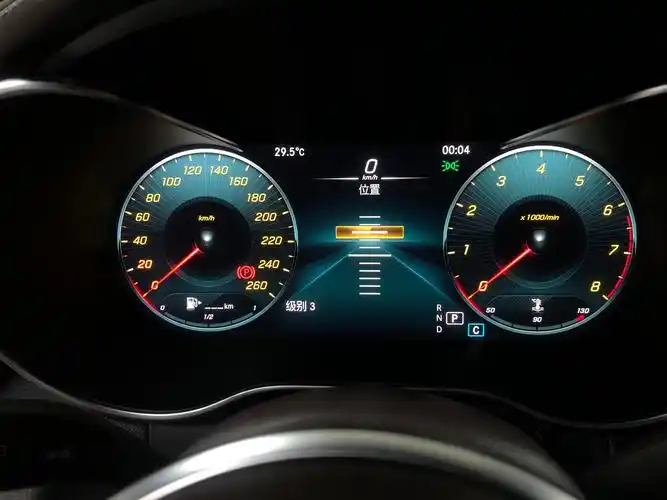 21款22款奔驰glc300l加装hud抬头显示,科技般的驾驶舱出行更安全