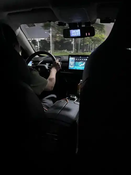 后排座位蛮小的比亚迪秦