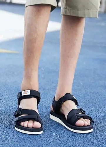 夏天到了几款不丑的男士凉鞋分享给大家