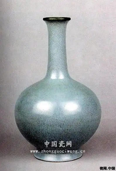 汝窑天青釉长颈撇口瓶