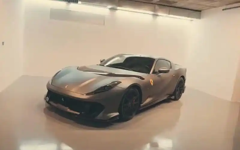 限量版法拉利·812 55