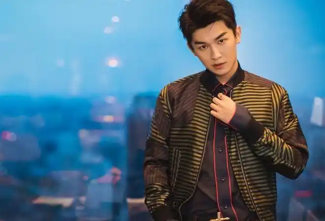 29岁赤身坠楼身亡,去世原因至今是个谜|冯小刚|刘韬|黄晓明_网易订阅