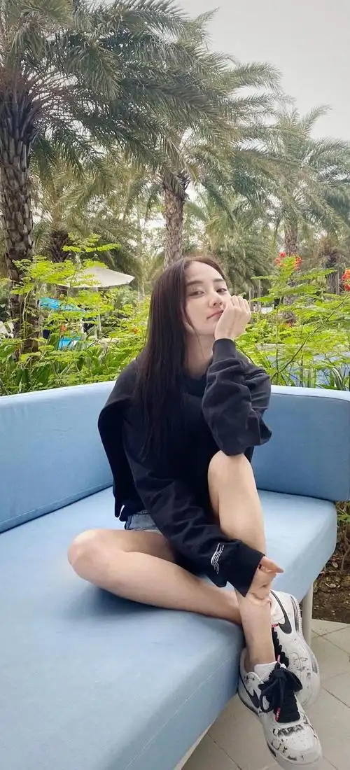 收藏的壁纸161之赌王千金何超莲_网易订阅