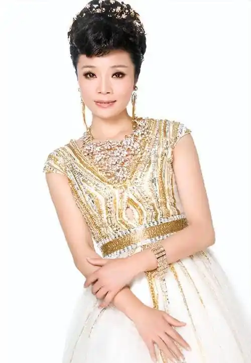 歌唱家李丹阳:56岁仍未婚,将一辈子奉献给舞台事业,不留遗憾