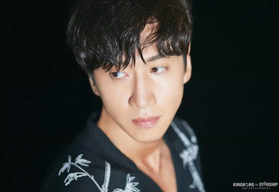 李光洙画报拍摄花絮照公开!是个帅气的大暖男啊!