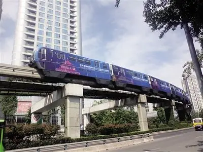 在城市中流动3号线轻轨穿上数千重庆地标
