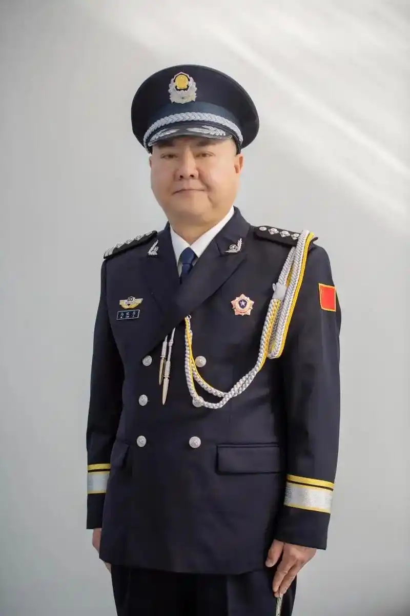 今天是第三个中国人民警察节!祝愿全国广大公安民警节日快乐!