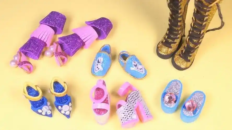 给芭比娃娃做6款漂亮的迷你鞋子,做法简单,你更喜欢哪一个呢