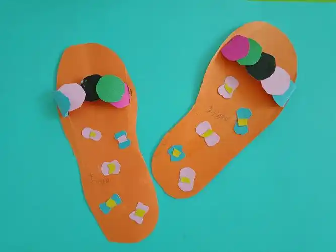 一年级美术课堂《有趣的鞋子》手工作品展播