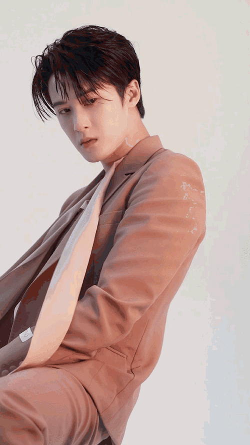 檀健次美拉德西装造型##檀健次好清晰的下颚线##檀健次华伦天奴米妆