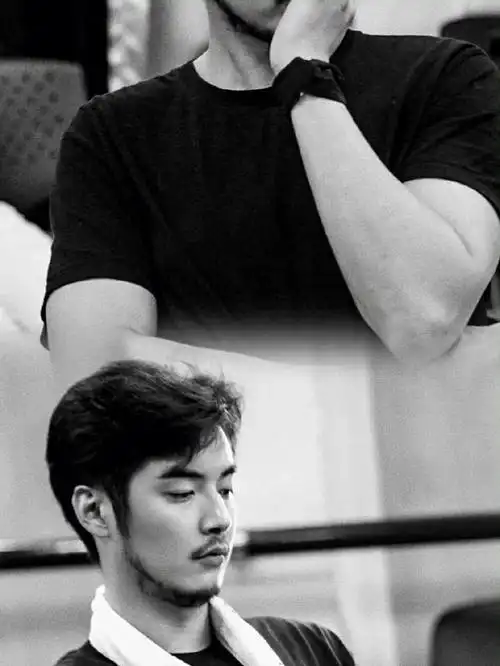 最近很火的金世佳撞脸了我童年动漫男神