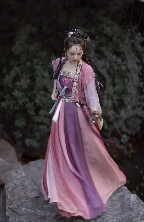 司南阁原创紫萱汉服女宋制吊带半袖背心十二破交民族服装