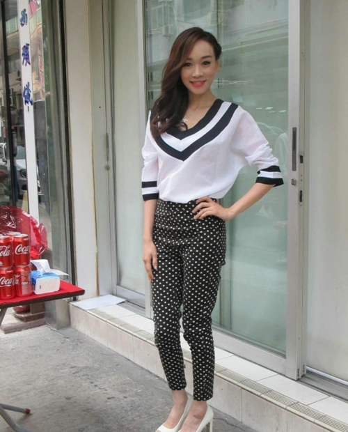 38岁港姐杨思琦新片演女鬼未落妆收工回家差点吓坏女儿