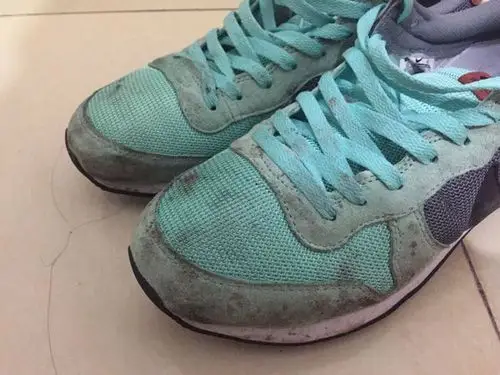 女生们你们穿运动鞋帆布鞋都洗鞋子吗?我的鞋子看着脏吗?要怎么洗?