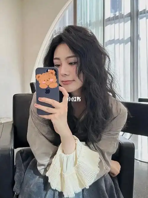 中长发女生可以烫这种慵懒的法式卷蛋卷头97