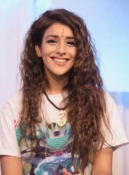 都说爱屋及乌,阿佳丽如此热爱篮球,父亲维维克也将生意的范围扩到了