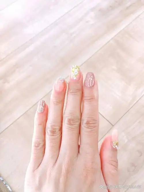 外国人都喜欢什么款式的美甲呢?分享最近国外很流行的风格