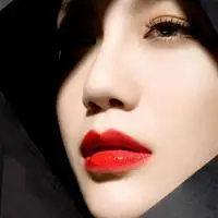 典雅妩媚美女红唇头像_微信头像图片大全