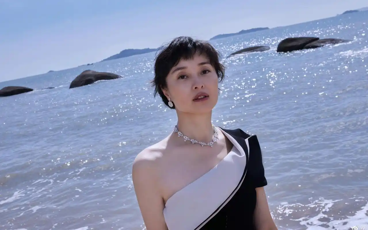 吴越:不结婚,不生娃,靠"演"成为人生赢家