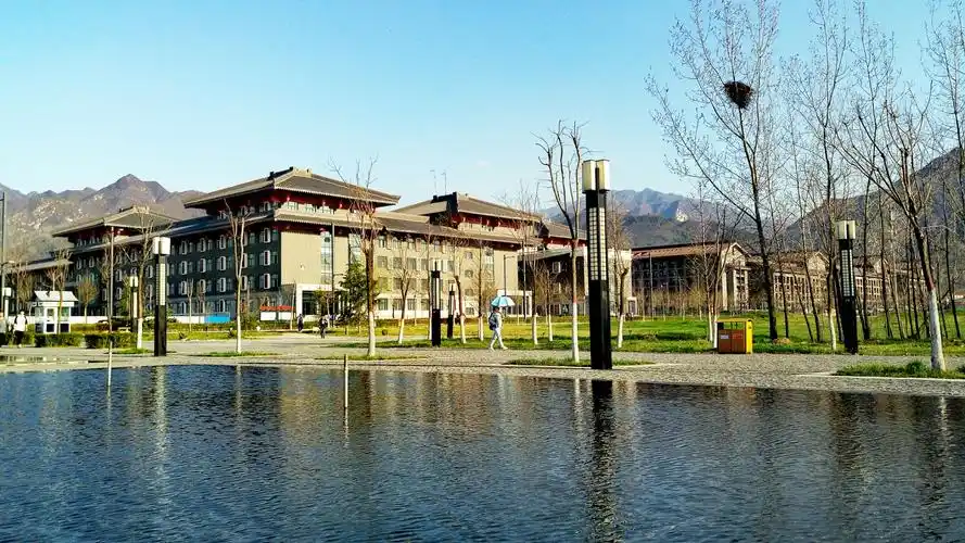 天气不错,用爪机拍了几张 西安建筑科技大学的美丽校园