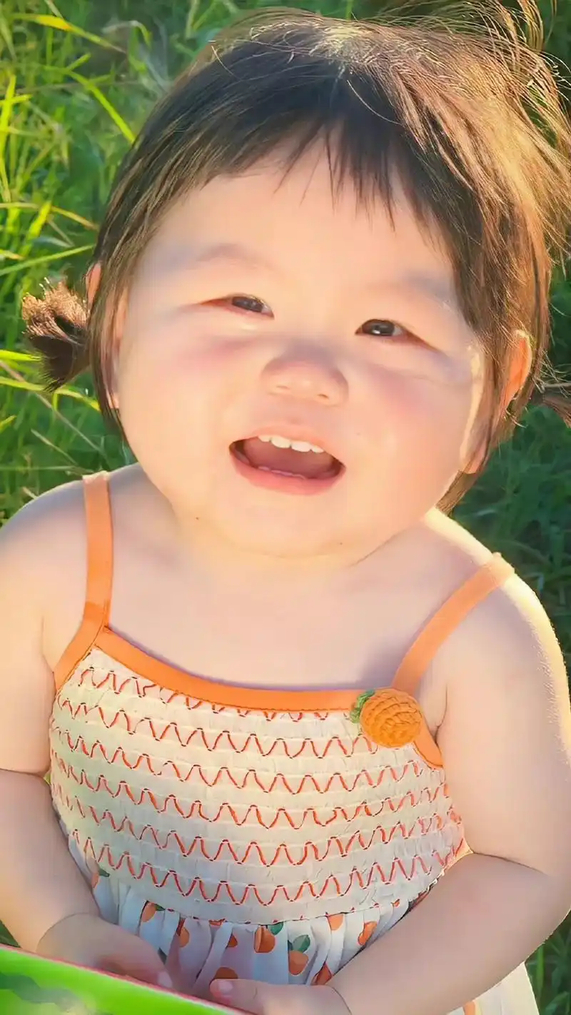 瑶一瑶小肉包 #萌娃 瑶瑶你笑起来真好看,今日份治愈系瑶瑶 - 抖音