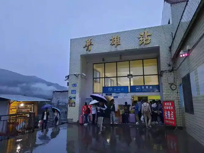 清晨的普雄车站,成昆铁路