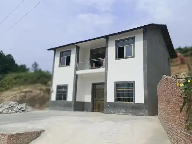 图为大湾镇村民享受国家新农村建设补贴的部分新居.