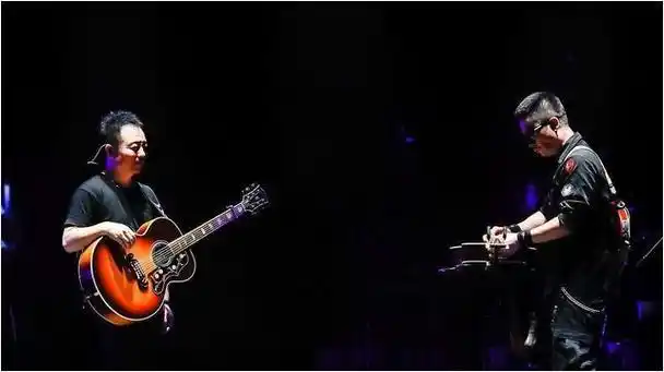 许巍之前穷得叮当响差点抑郁自杀女友最后拯救了他的人生