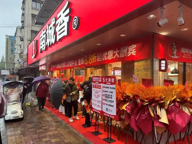 独家南城香上海首店今日开业食材主打同城鲜配中央厨房已提前布局