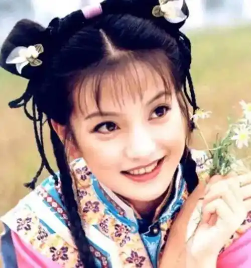 47岁赵薇消失两年后再现身,身材走样面容憔悴,完全是自食恶果