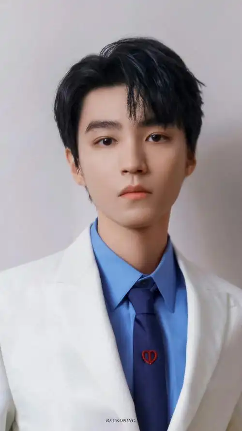 分享九张我最喜欢的@tfboys-王俊凯的证件照,怎么会有人从小到大都