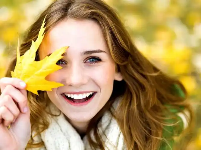 秋天,微笑的女孩,欢乐,叶 壁纸