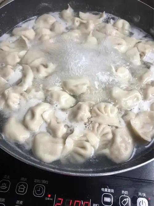 在煮饺子