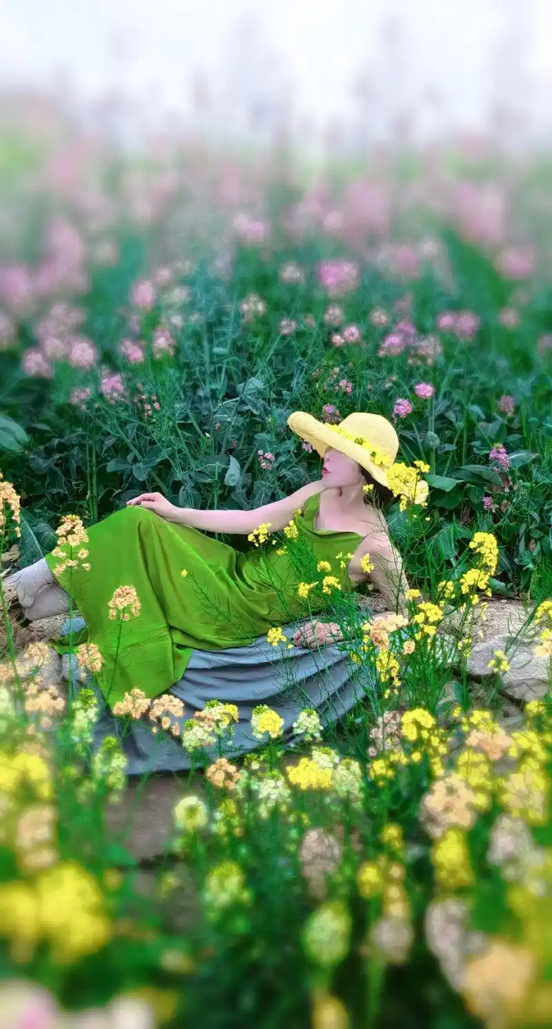 油菜花人像!#拍照姿势 #摄影教学 #图文掘金计划 #摄影 - 抖音