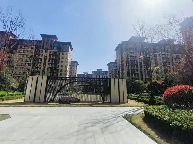 建业城全新精装未住中层136平78万