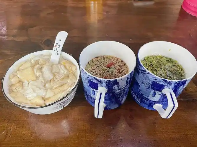 不过去的两个古镇有点意思,太湖古镇烟花秀值得看,夜景也很美南浔古镇