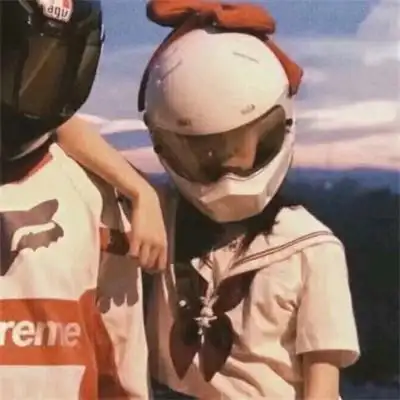 2021最新好看的戴头盔的情侣真人头像大全