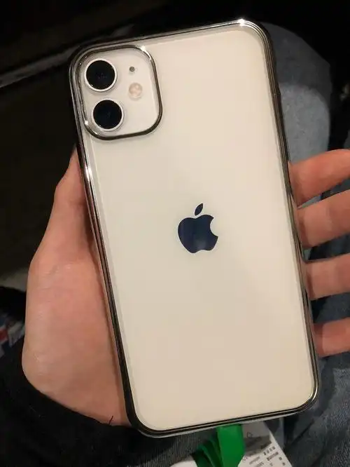奶白iphone11用苹果手机选择了万年的白色