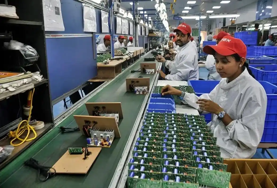 印度开始组装iphone15 根据美国苹果公司对外公布的信息,印度工厂已经