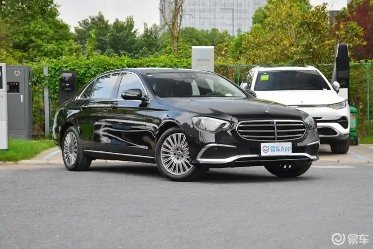 当前位置:>易车>车型>奔驰>奔驰e级>2021款e300l尊贵型>1024_683