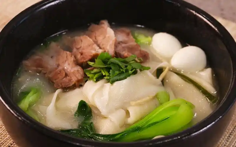 饭店厨师教你羊肉烩面家常做法,面条鲜香有韧劲,看得人食欲大增!