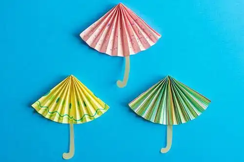 小班简单手工折纸贴画一把小雨伞步骤图解