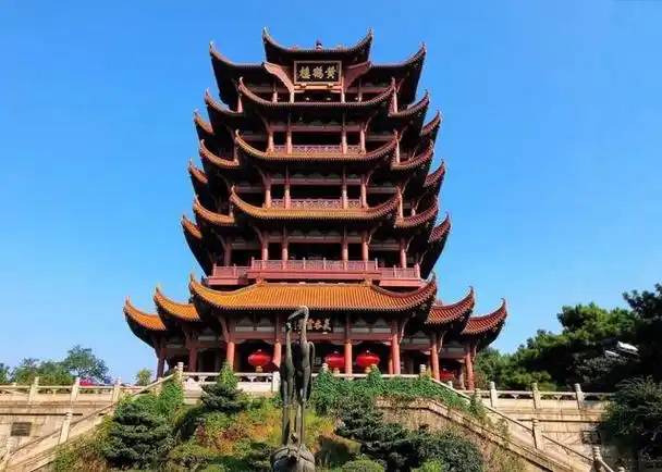 当提起武汉的名胜古迹,黄鹤楼无疑是首屈一指的.