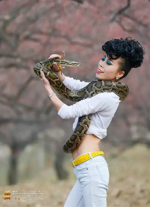 【人像摄影】蛇女人生