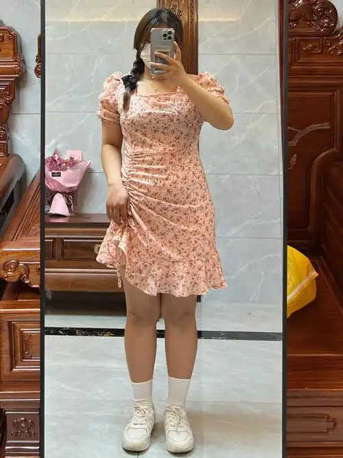 身高150  体重120斤腰围76   大腿围61  小腿围35-96今天是碎花裙