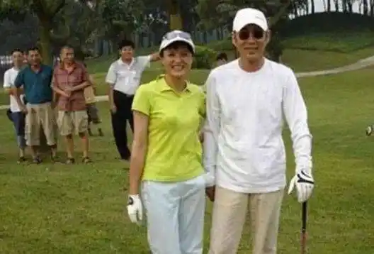 二人高尔夫球场近照.杜宪年轻时近照.女儿陈格近照,还是很像陈道明的.