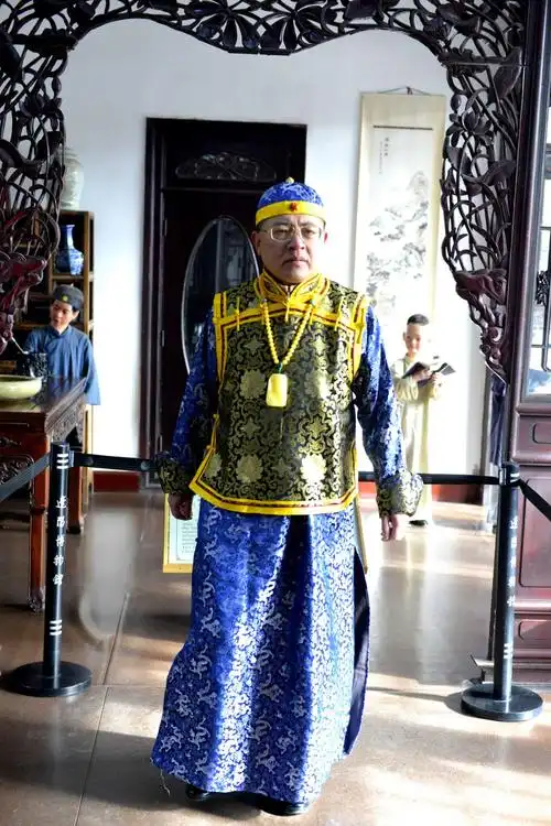 2019年2月9日,大年初五,辽阳的满族人在一起,他们穿着满族服饰,用满族