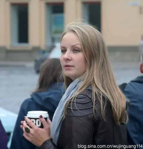 实拍:立陶宛首都街头美女如云(图)